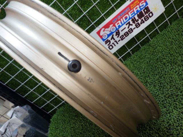 【HONDA】フロントホイール MC19 CBR250外し