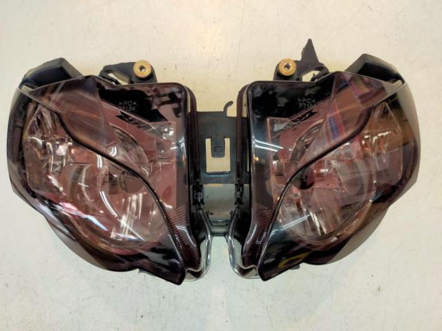 Unknown Manufacturer
Headlight unit (smoked lens)
CBR1000RR (SC59 early period｜’08-’11)