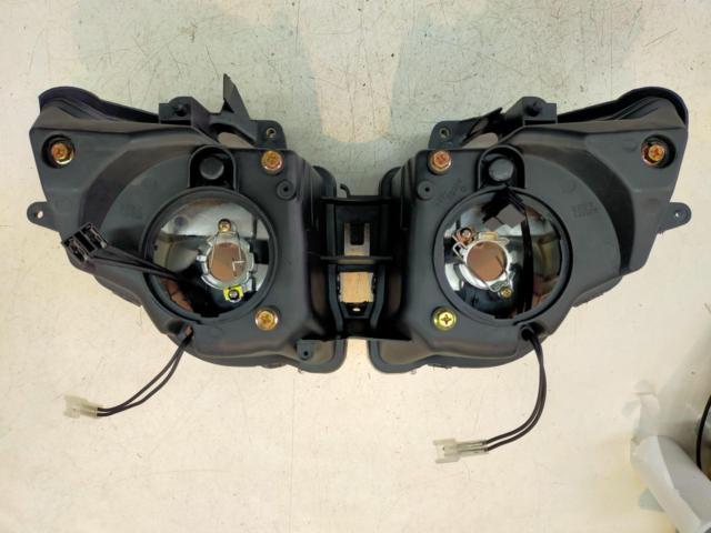 Unknown Manufacturer
Headlight unit (smoked lens)
CBR1000RR (SC59 early period｜’08-’11)
