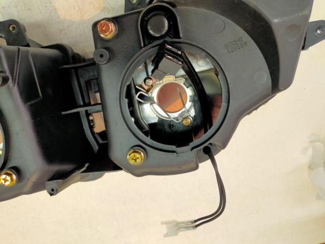 Unknown Manufacturer
Headlight unit (smoked lens)
CBR1000RR (SC59 early period｜’08-’11)
