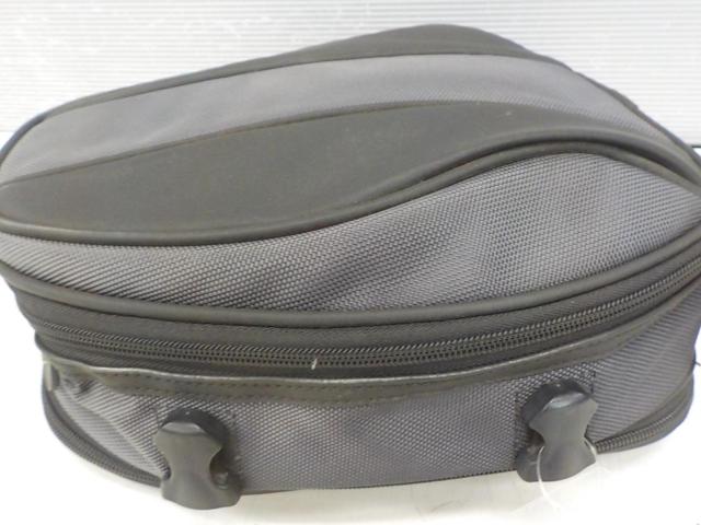 ROUGH &amp; ROAD (Rafuandorodo)
SS compact tail
Seat Bag
Capacity: 7.5L ~ 10L
