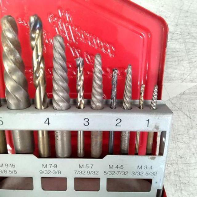 Snap-on
Ten
PIECE
EXTRACTOR
and
DRILL
SET