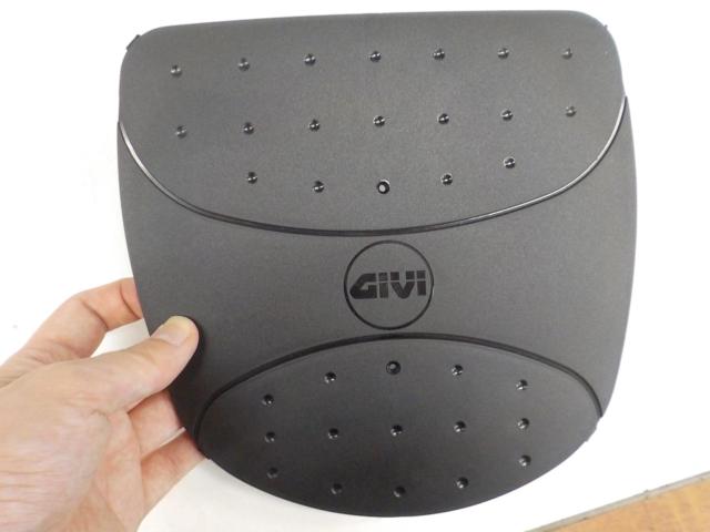 GIVI
Rear box base
MP70ND