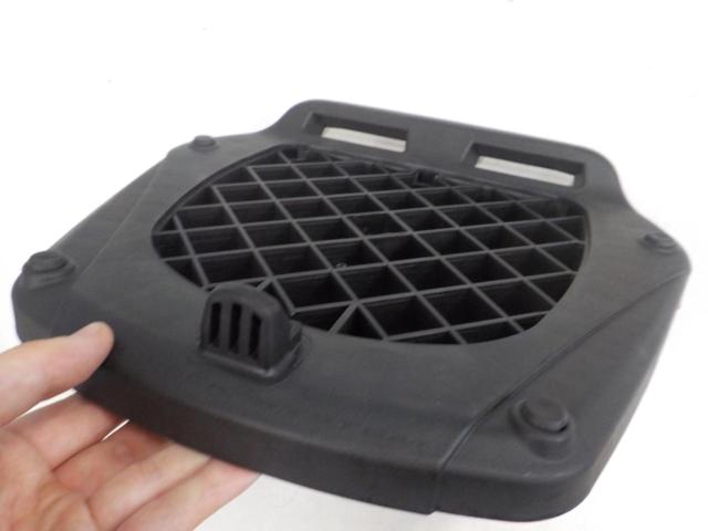 GIVI
Rear box base
MP70ND