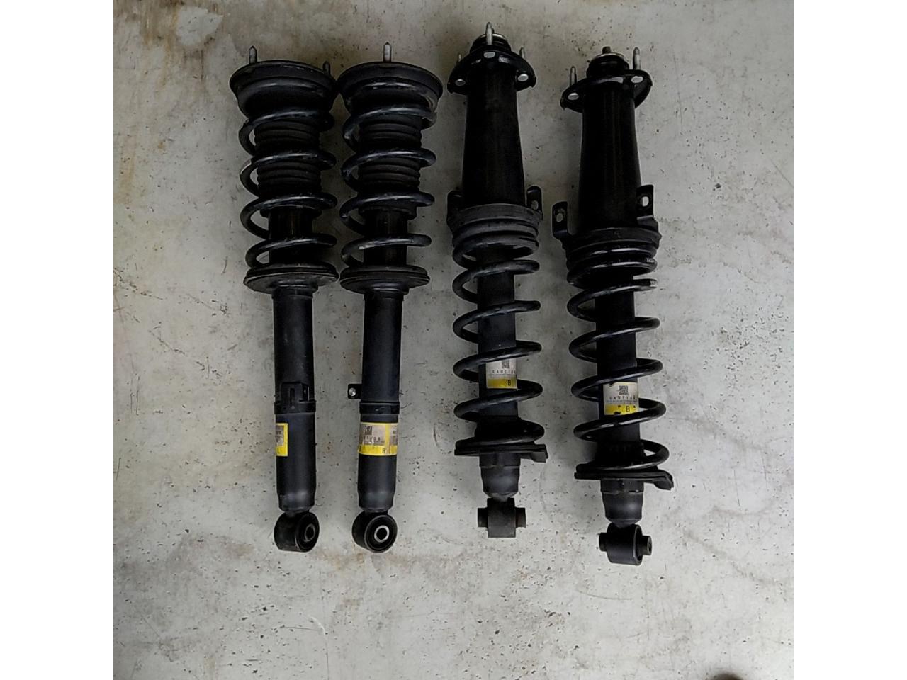 LEXUS
Genuine shock
+
RS-R
Ti2000
Lowdown suspension
L
[IS
/GSE20