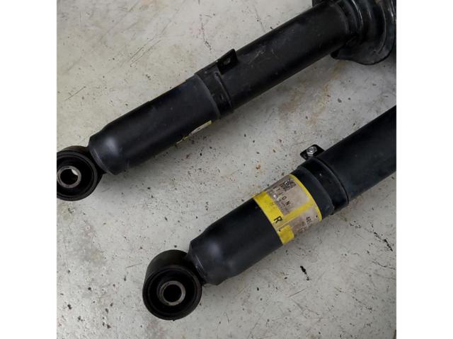 LEXUS
Genuine shock
+
RS-R
Ti2000
Lowdown suspension
L
[IS
/GSE20