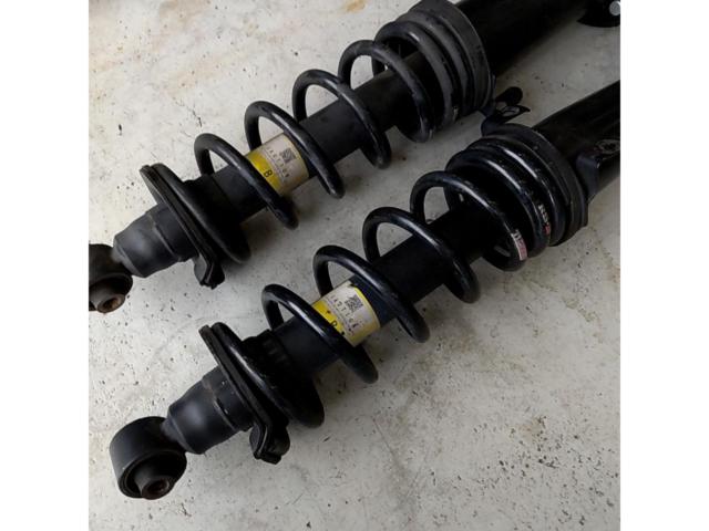 LEXUS
Genuine shock
+
RS-R
Ti2000
Lowdown suspension
L
[IS
/GSE20