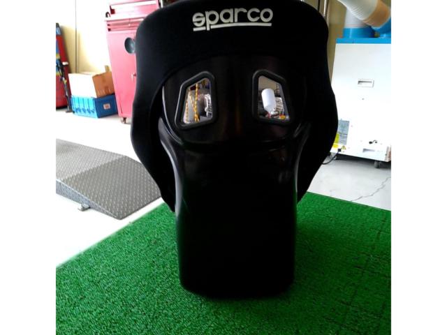 SPARCO
CIRCUIT
VTR
Full bucket seat with head guard
Side fastening