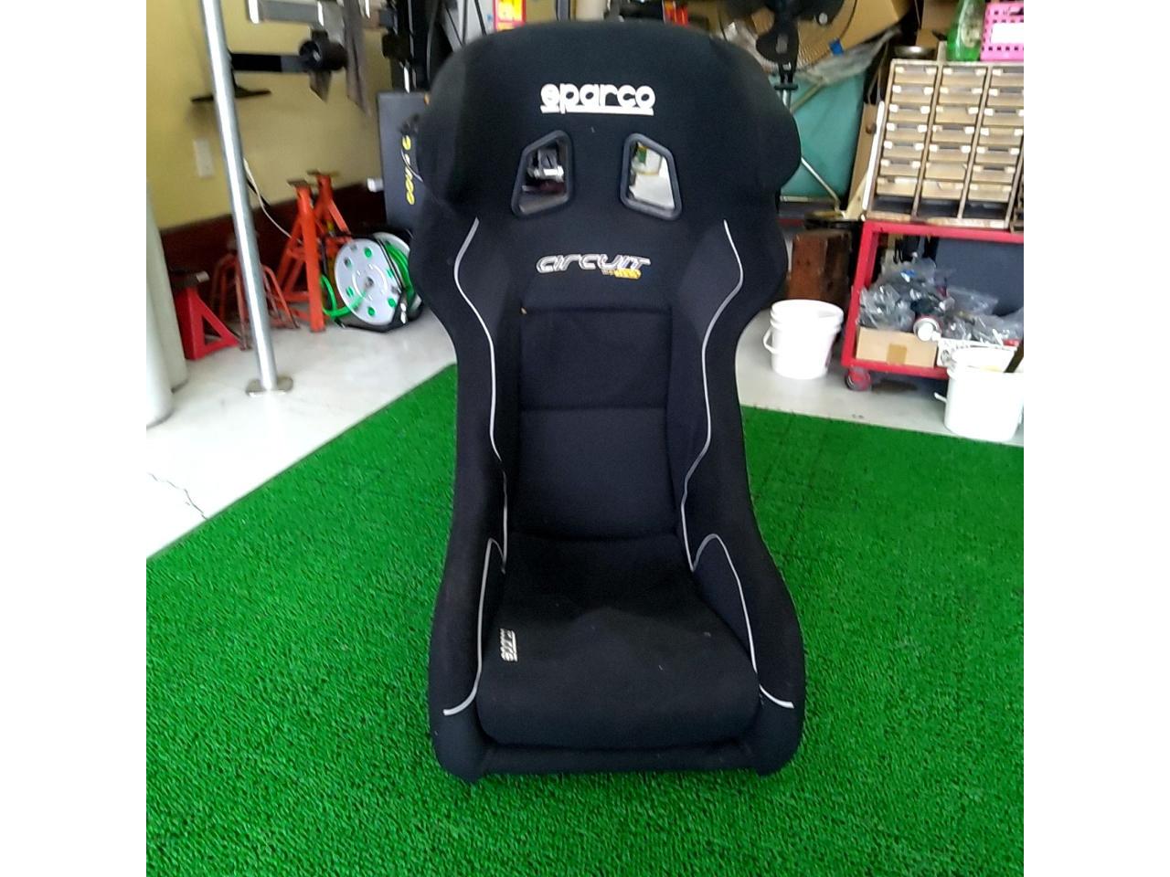 SPARCO
CIRCUIT
VTR
Full bucket seat with head guard
Side fastening