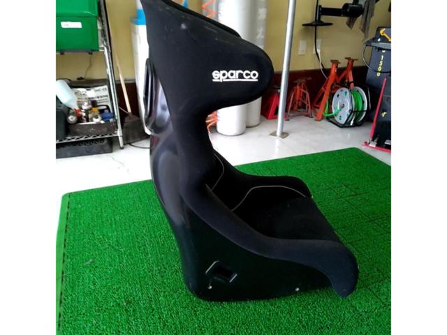 SPARCO
CIRCUIT
VTR
Full bucket seat with head guard
Side fastening