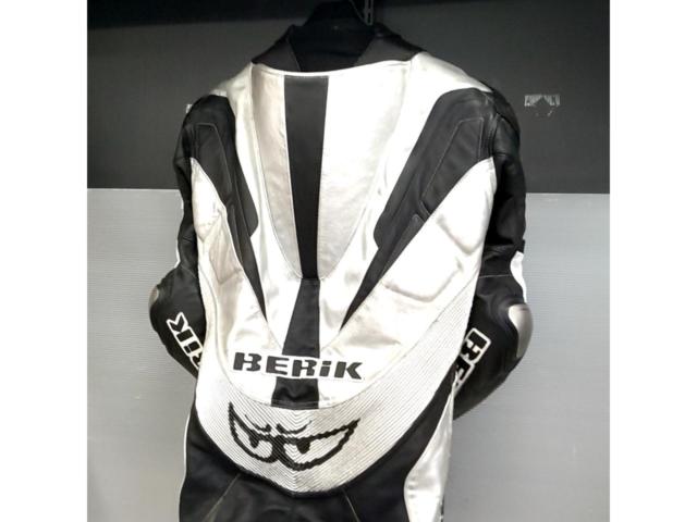 BERIK
Racing suits
Size: L