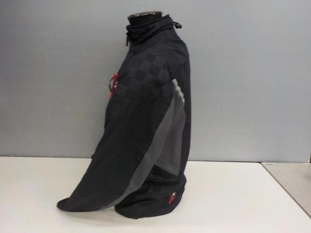 Rough &amp; load
Nylon jacket
Size: LL