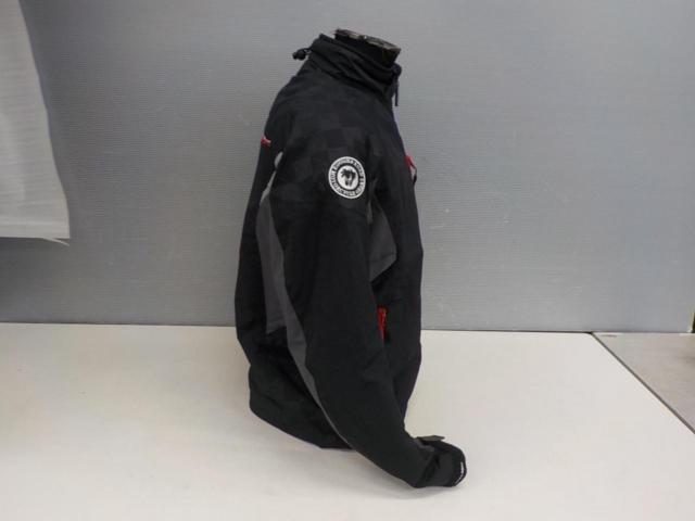 Rough &amp; load
Nylon jacket
Size: LL