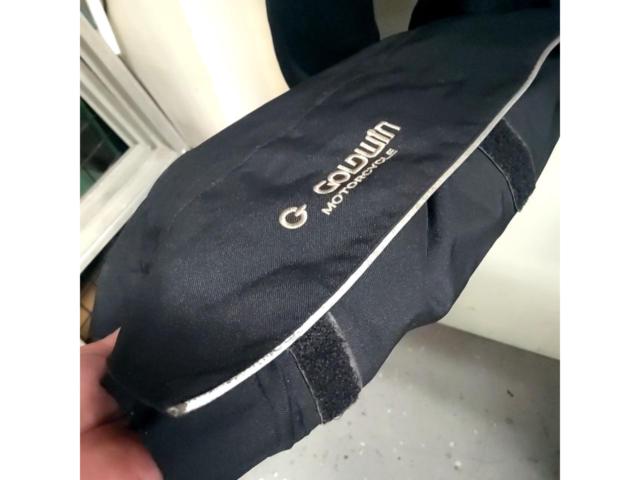 11GOLDWIN
Side-zip over pants
