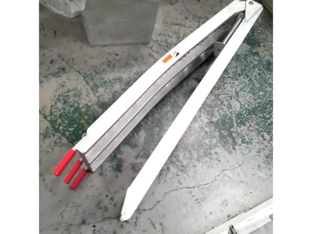 Unknown Manufacturer
Foldable aluminum ladder