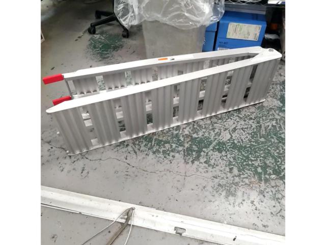 Unknown Manufacturer
Foldable aluminum ladder