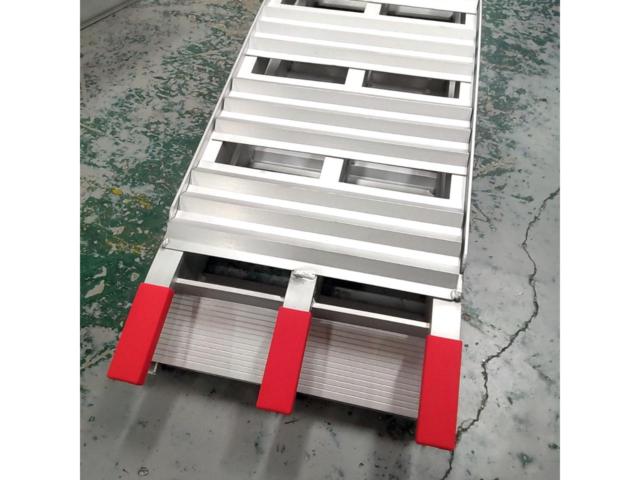 Unknown Manufacturer
Foldable aluminum ladder