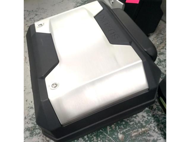 7 SUZUKI
V-Strom Genuine Optional Pannier Case Set