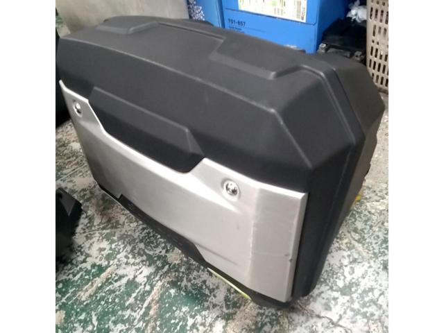 7 SUZUKI
V-Strom Genuine Optional Pannier Case Set