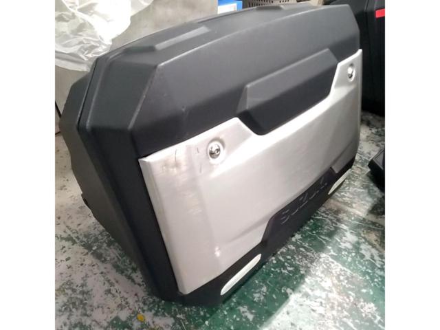 7 SUZUKI
V-Strom Genuine Optional Pannier Case Set