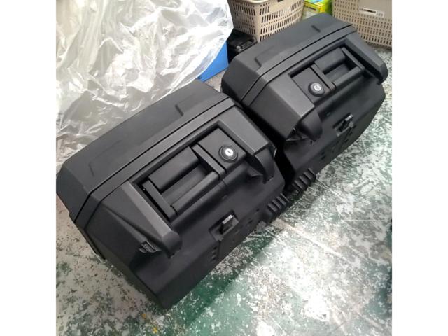 7 SUZUKI
V-Strom Genuine Optional Pannier Case Set