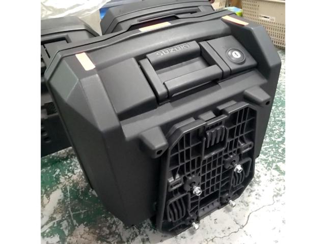 7 SUZUKI
V-Strom Genuine Optional Pannier Case Set