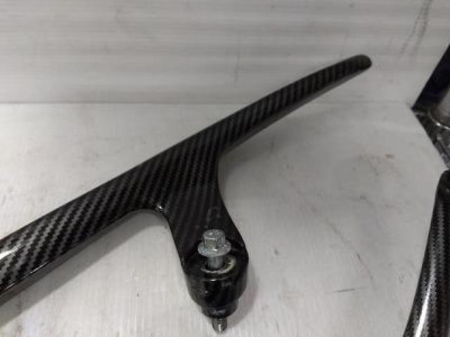 2 manufacturer unknown
Separate grab bar