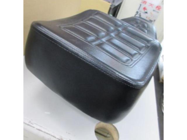 メーカー不明 純正タイプシート GN125H(年式不明)外し