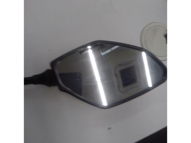 Genuine Yamaha mirrors
8 mm positive / reverse screw
Right and left