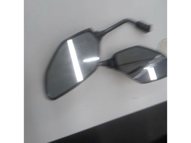 Genuine Yamaha mirrors
8 mm positive / reverse screw
Right and left