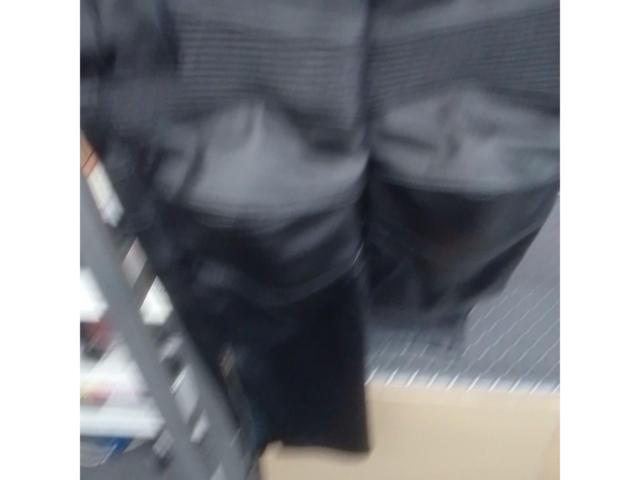 Unknown Manufacturer
Leather pants
Size unknown. Actual measurements (laid flat): Waist 46cm, Inseam 70cm.