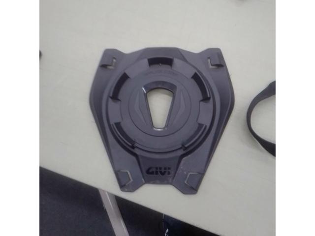 GIVI Tank Lock Base
Seat flange (for locations other than tanks)