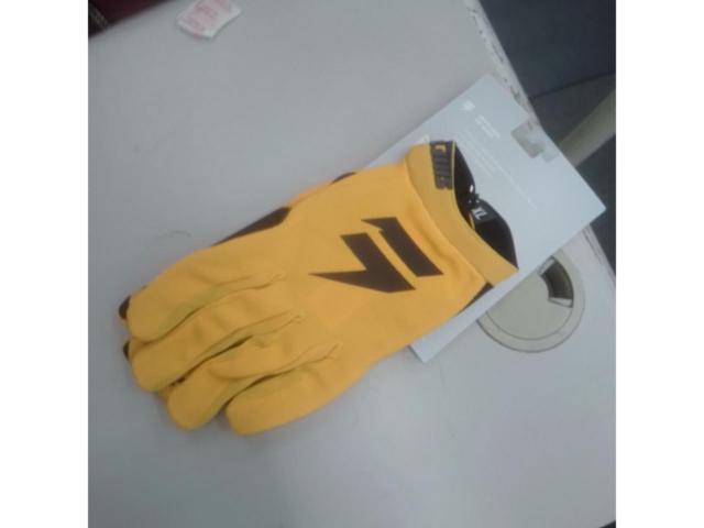 SHIFT
WHT3
Air Gloves
Size XL
yellow