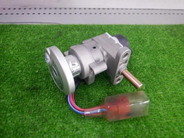 2 manufacturer unknown
Key cylinder