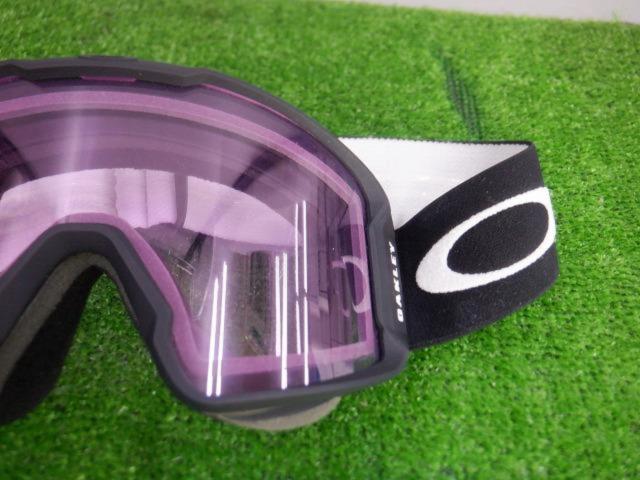 OAKLEY
Oakley
Goggles