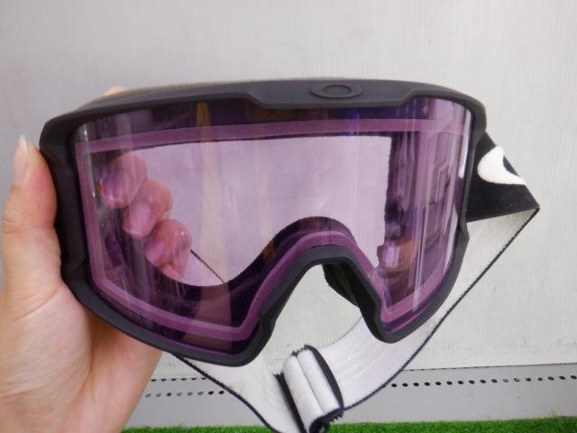 OAKLEY
Oakley
Goggles