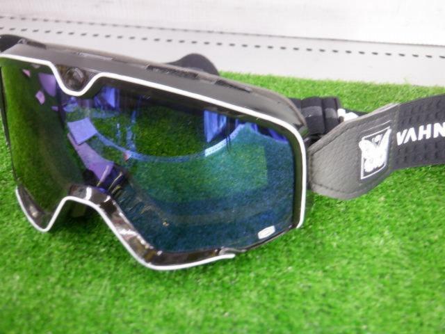 Hundred percent
BARSTOW
Vahna
Goggles