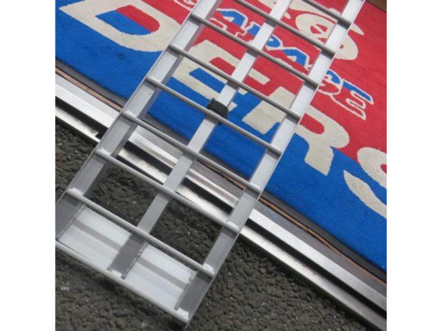 Unknown Manufacturer
Aluminum ladder rail
Berotaipu
About 210 cm