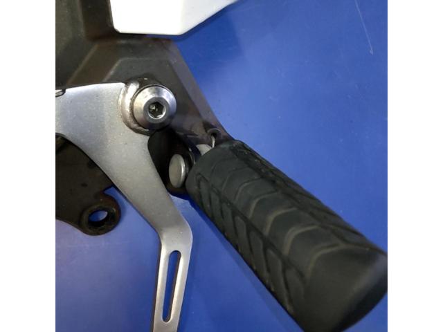 Kawasaki genuine footpegs
Remove NINJA650 ('18)
