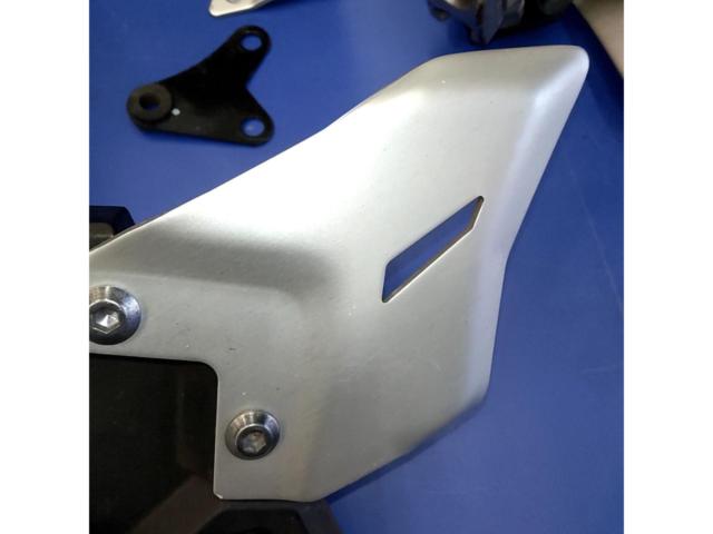 Kawasaki genuine footpegs
Remove NINJA650 ('18)