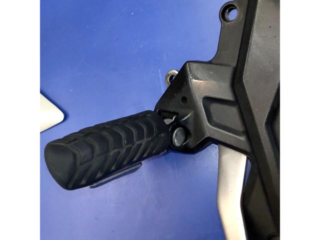 Kawasaki genuine footpegs
Remove NINJA650 ('18)
