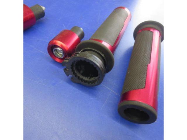 Unknown Manufacturer
Throttle color
& Grip & Bar End Set
Removed from ZZR400 (N1)