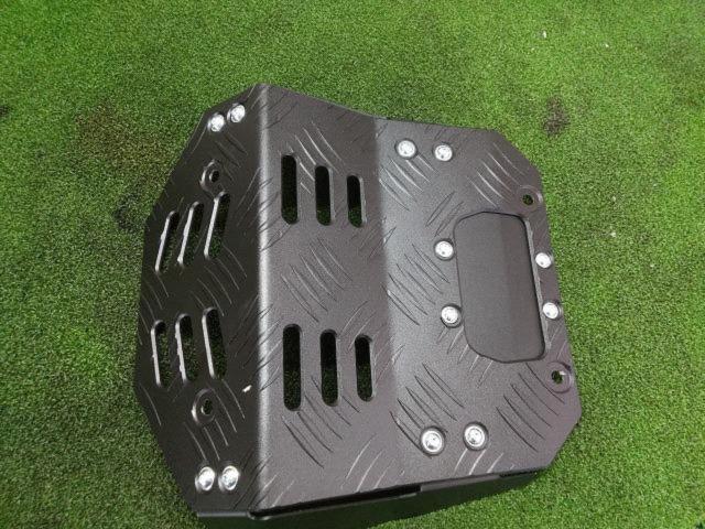 3 manufacturer unknown
Skid plate