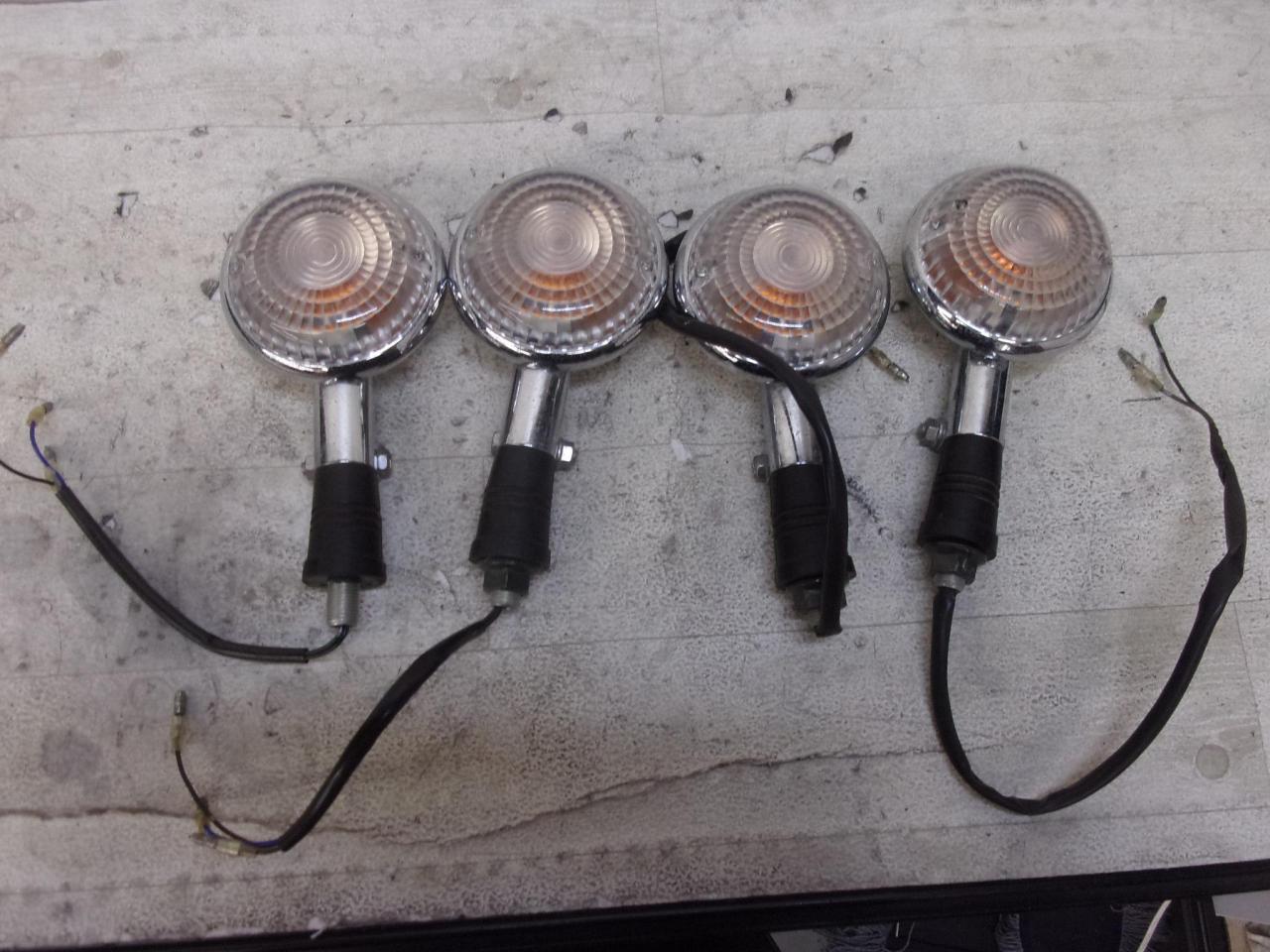 Genuine Yamaha front and rear turn signal set
VMAX1200 ('01
Canada specification)
