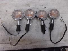 Genuine Yamaha front and rear turn signal set
VMAX1200 ('01
Canada specification)