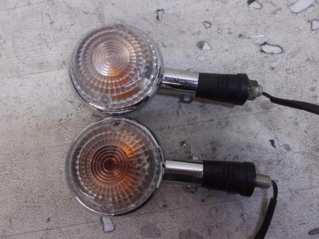Genuine Yamaha front and rear turn signal set
VMAX1200 ('01
Canada specification)