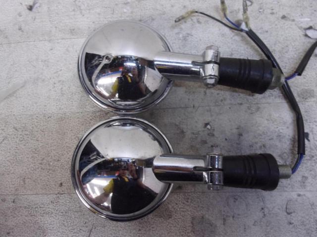 Genuine Yamaha front and rear turn signal set
VMAX1200 ('01
Canada specification)