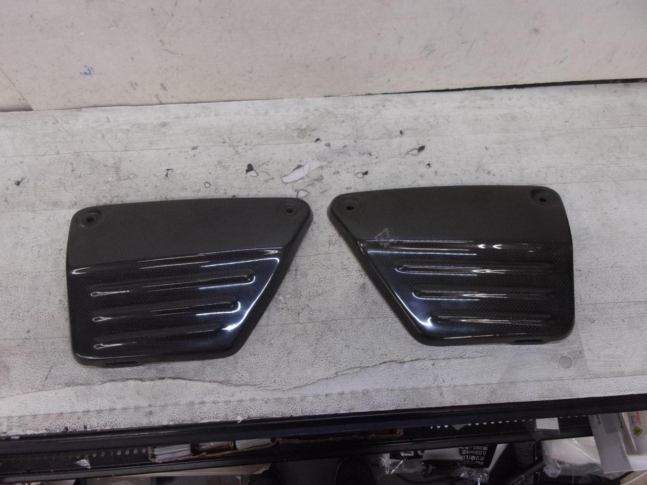 PASTEQUE Carbon Side Covers
VMAX1200 ('01
Canada specification)