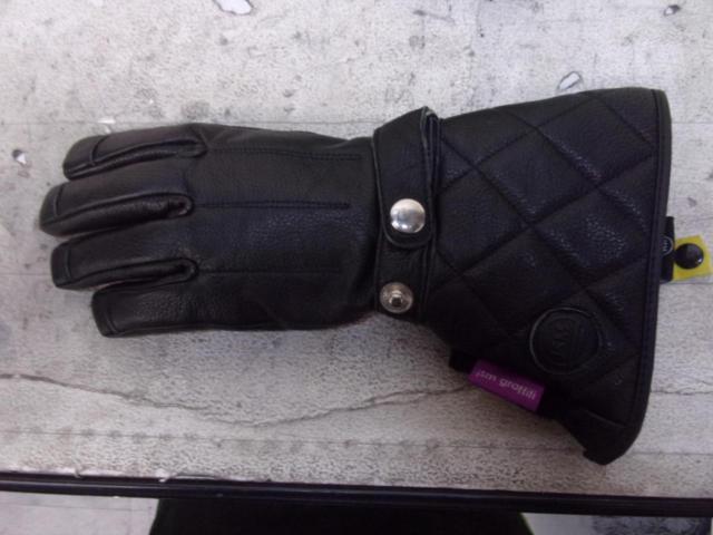 Size: MISM Leather Gloves
