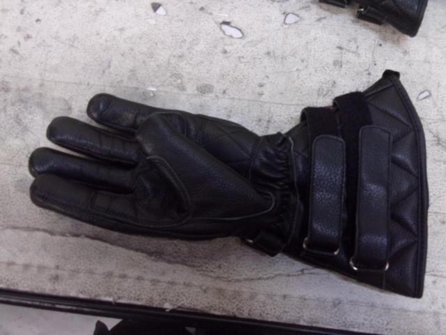 Size: MISM Leather Gloves